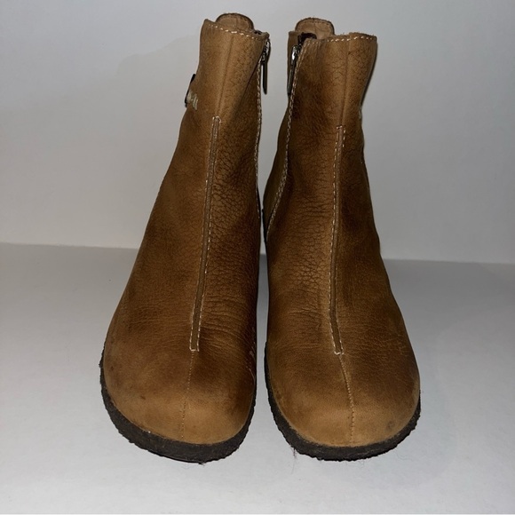 Timberland Tan Ankle Boots with Zipper Closure and Textured Nubuck Finish Size 8 - Picture 3 of 7